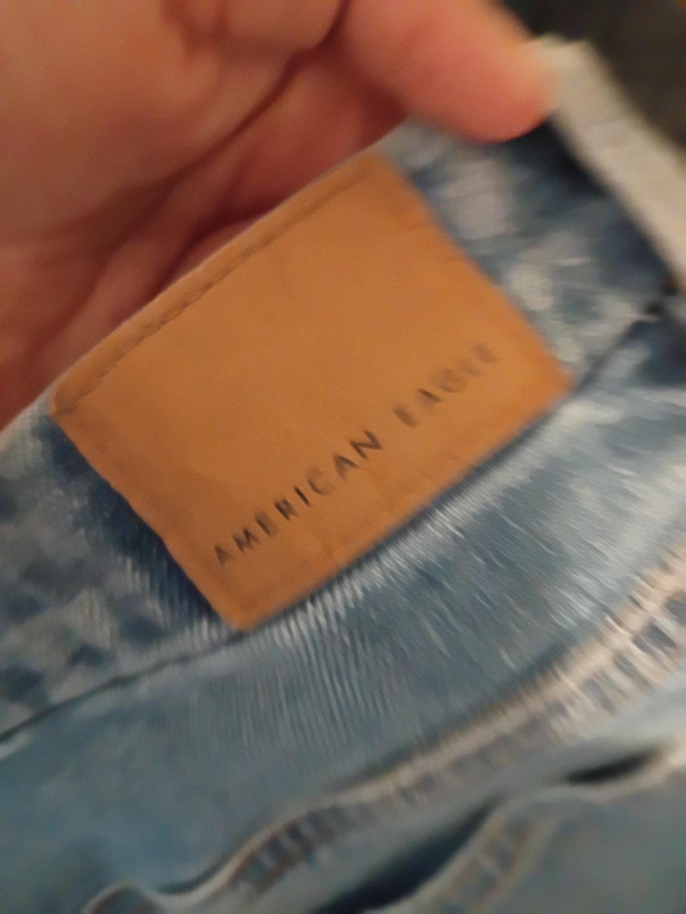 American Eagle Outfitters Light Blue Curvy Mom Jeans - Picture 4 of 4